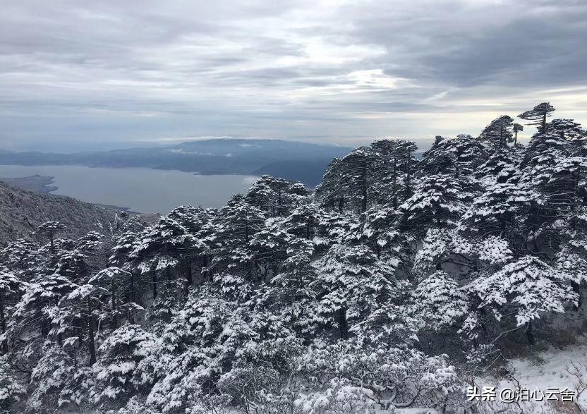 洱海因苍山而灵动，苍山因洱海而妩媚