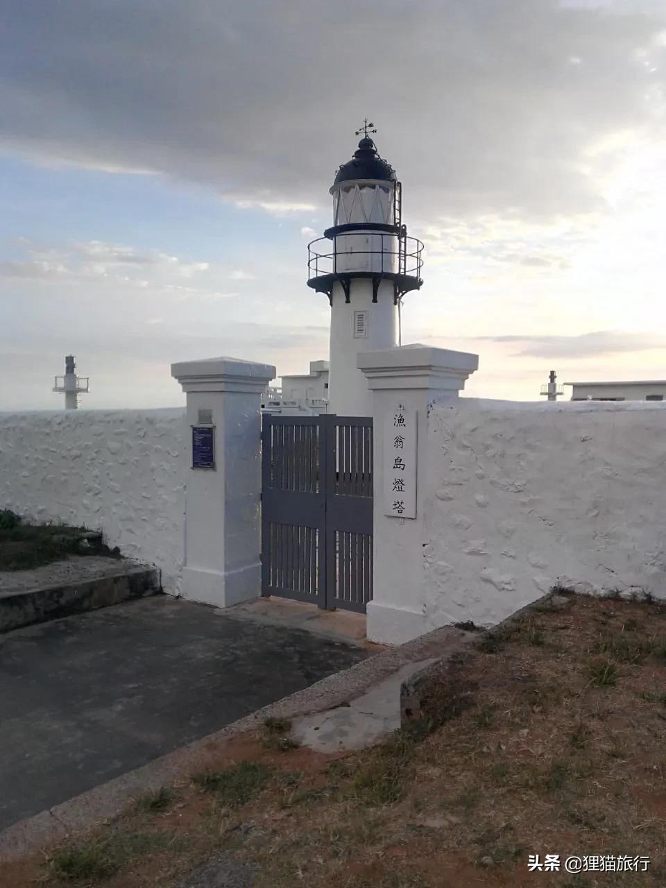 漁翁島燈塔傍晚時分從澎湖島坐車經過跨海大橋來到漁翁島,在夕陽西下