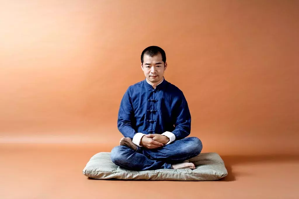 行者鬼脚七：从“阿里九年陈”到“学佛的小说家”