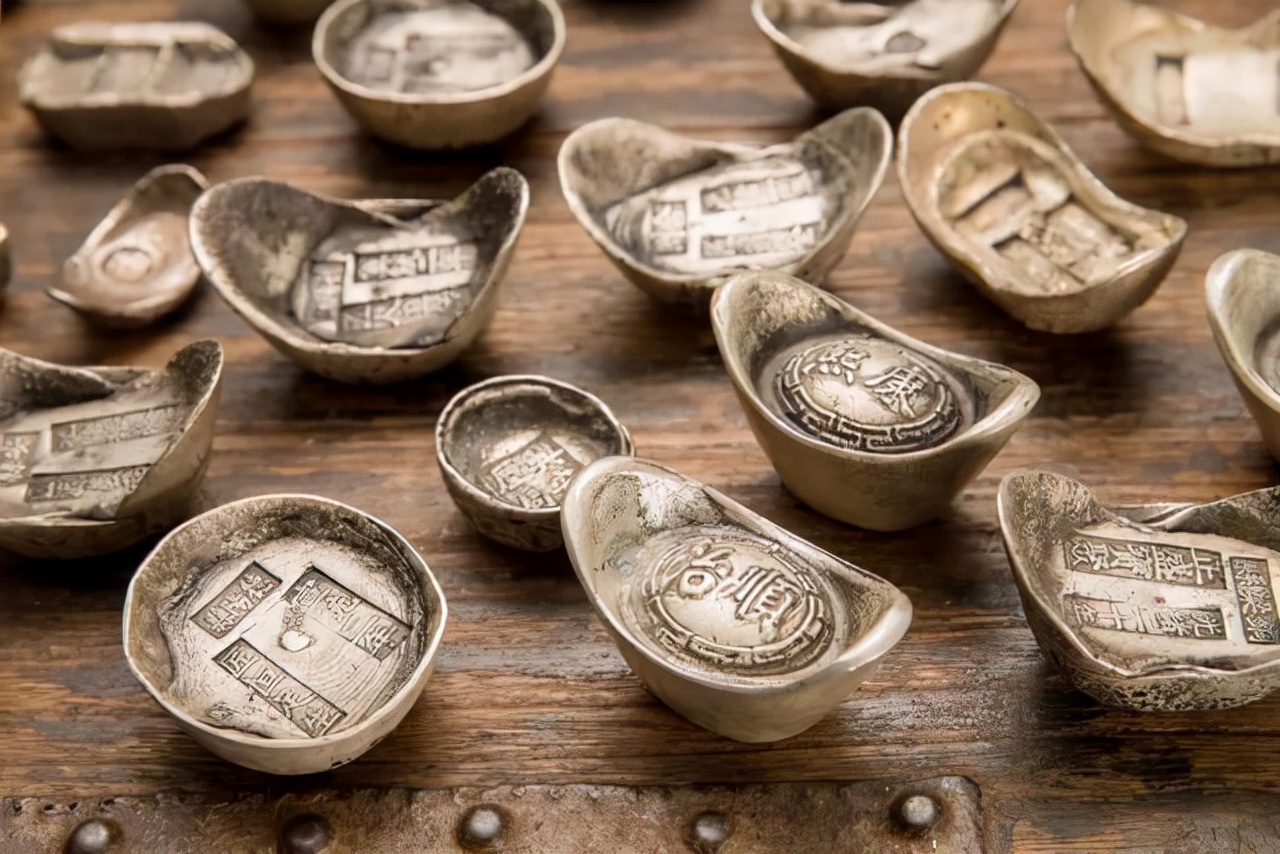 纯银回收1克多少钱，古代一两银子值现在多少钱？