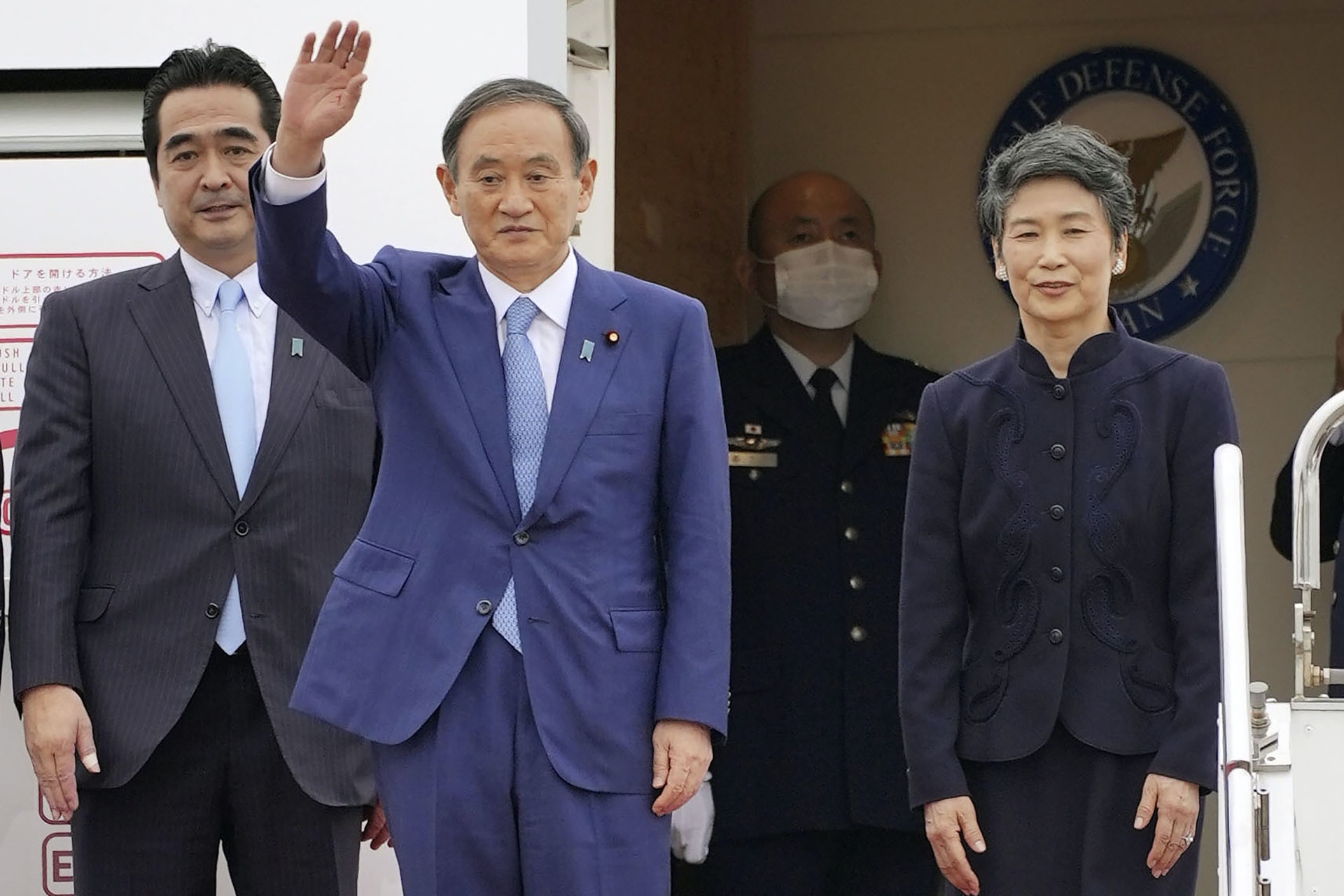 不吃美方汉堡(日本首相访美不带老婆，不吃美方汉堡，却要中国吞下苦果)