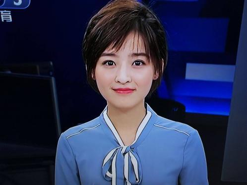 天下足球美女主持人杨茗茗(央视"最美"女主播杨茗茗,因睡过头丢掉工作