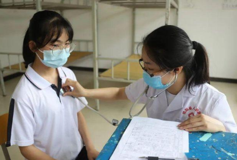 学校组织高考体检，学生不愿检查的4个项目，真想找个地缝