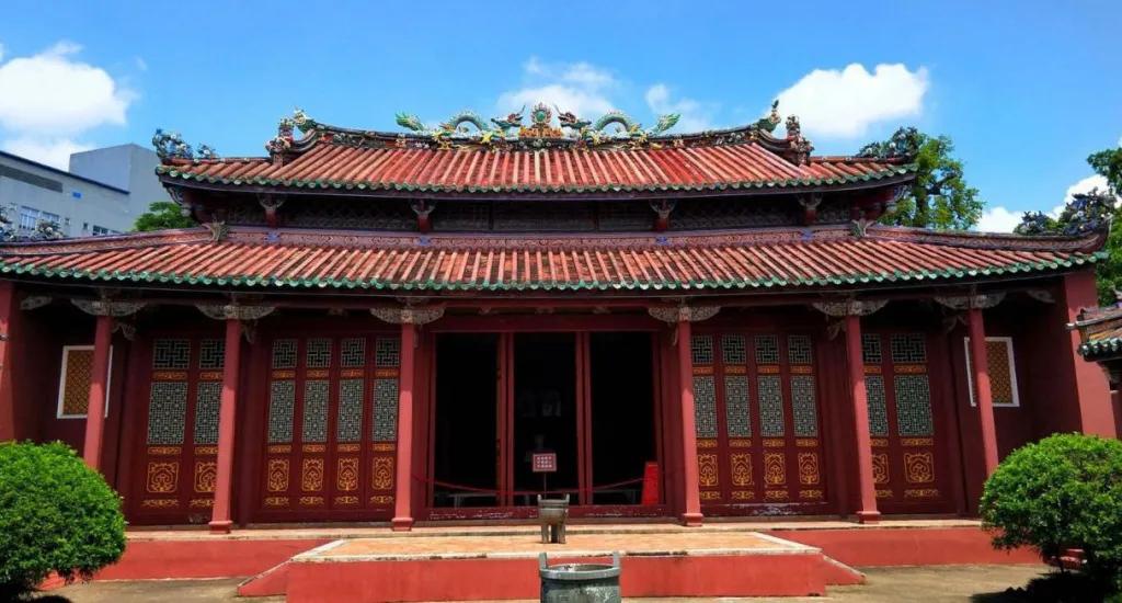 国士百年:3岁被通缉，吃百家饭长大，甘当中国核事业“拓荒牛”