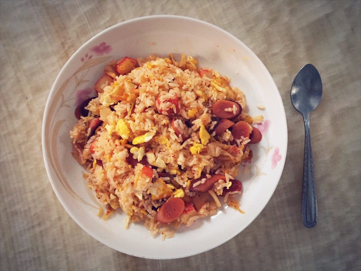 【泡菜蛋炒饭】做法步骤图 孩子们都馋得不行 特香-起舞食谱网