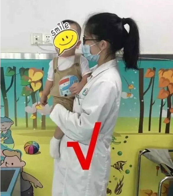 两个月婴儿能竖着抱吗(婴儿到这个月龄或许就可以竖抱了) - 乐宝宝贝