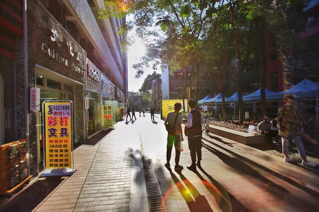 广东这所大学有广州、清远两校区。虽然是民办，但是环境超美