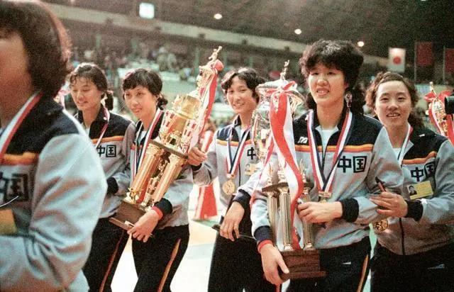 女排世界杯冠亚军决赛（历史上的今天-中国女排首夺世界杯冠军）-趣拿体育