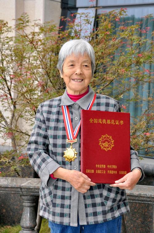 龚全珍：共和国勋章里有您之重