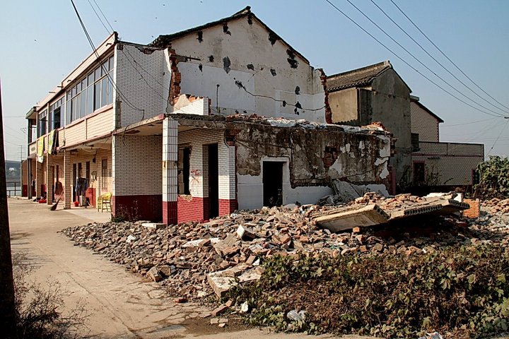 抗拆村民遭围殴致死，罪犯最高被判五年，死者生前已拿百万补偿款