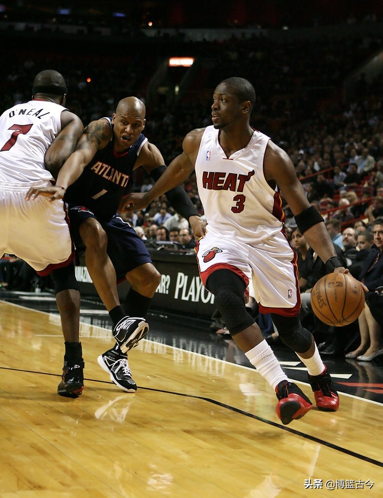 中国有哪些nba认证的球场(NBA成立75周年，哪些球星在中国影响力大？科比姚明领衔榜单)