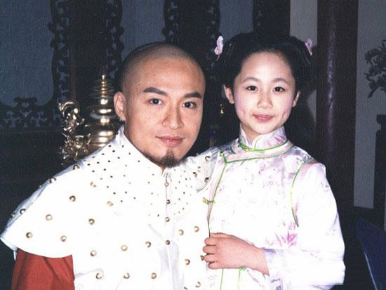 《家有儿女》播出16年，张一山杨紫走红，“小雨”尤浩然为啥糊了