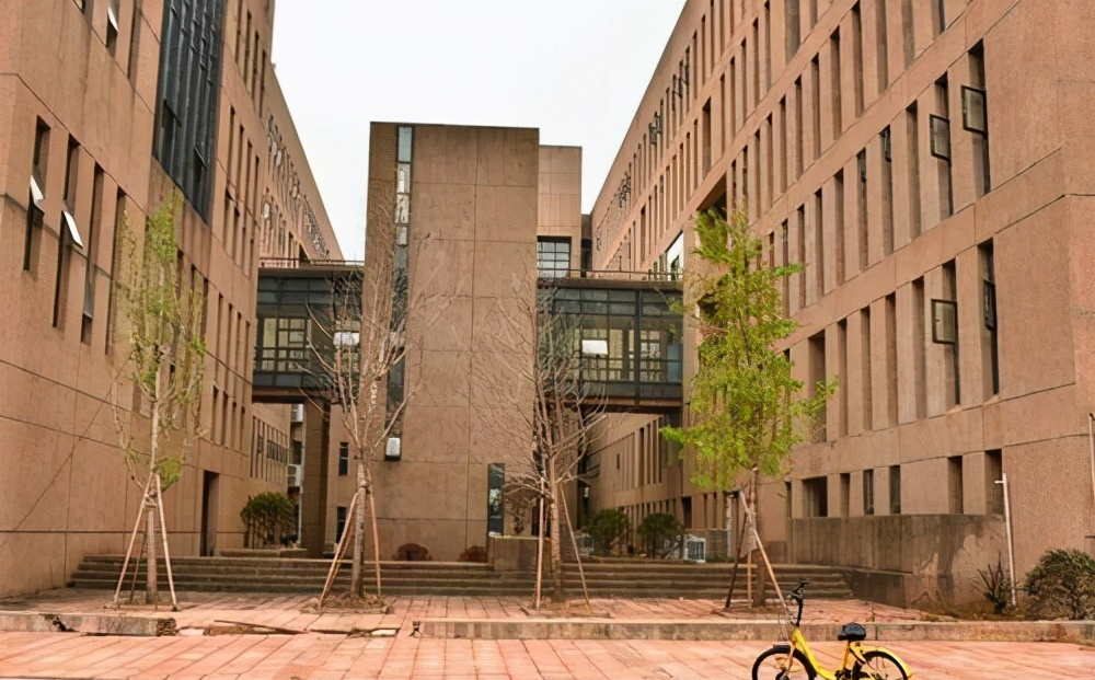 我国一所985高校惨遭滑铁卢，断档现象多次出现，考生们注意了