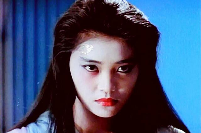 饰)将一干孤魂野鬼收伏,在将其封印时不慎走漏一只女鬼(张少媚饰)