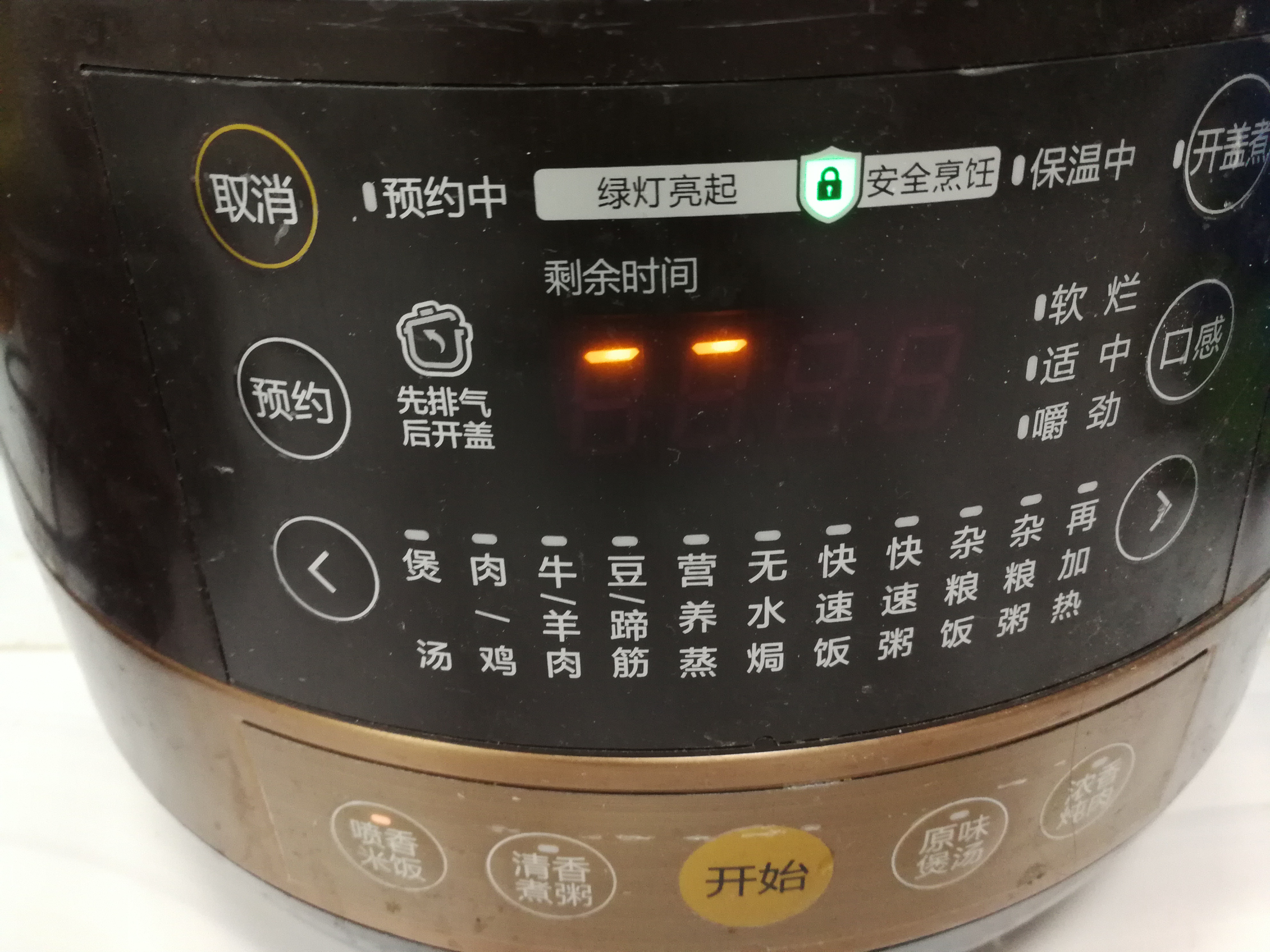 蒸黑米饭又硬又难吃？教你3个小窍门，搭配2样，无糖自然香甜软糯