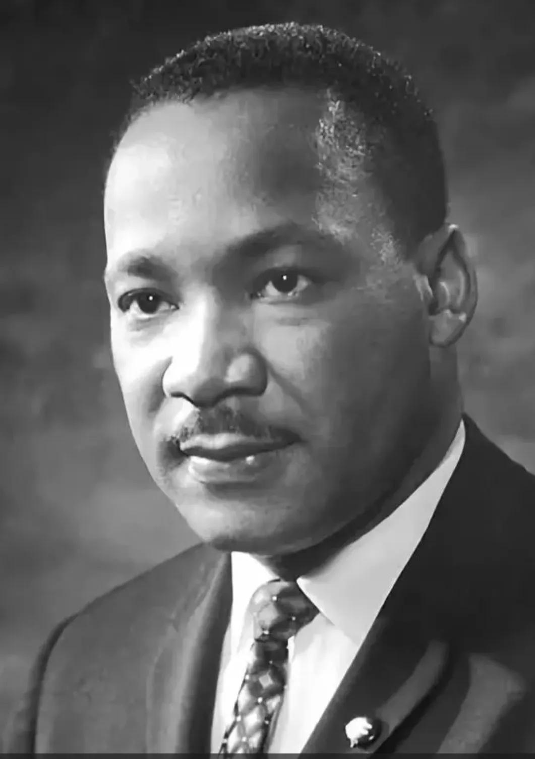 《怒海潜将》:拒绝歧视,以信念和荣誉为名