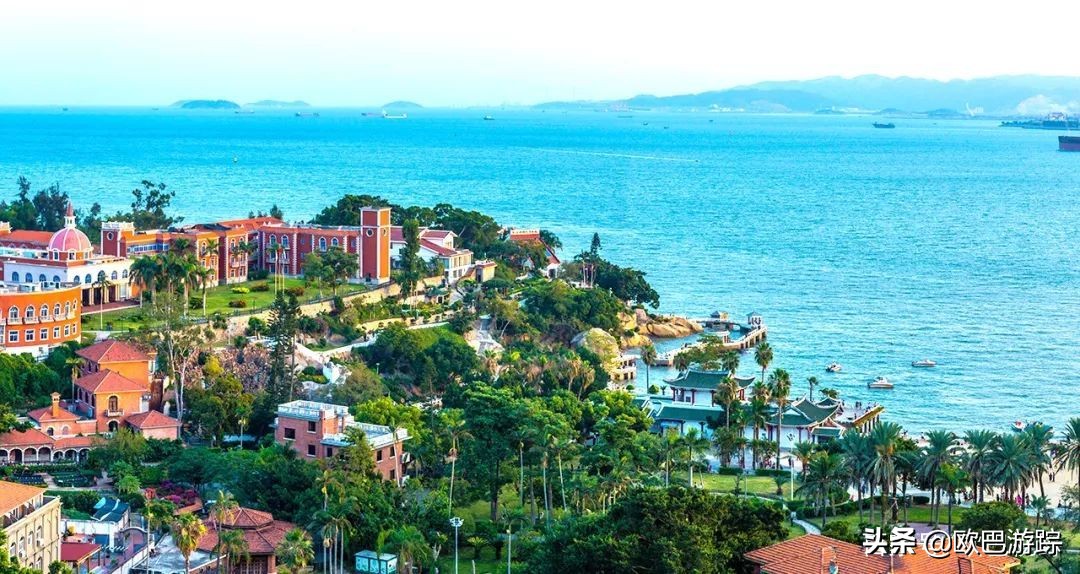 厦门这家奢牌酒店，毗邻繁华，却又遁于静谧迷人的港湾