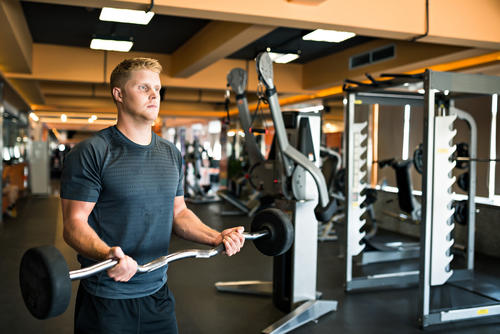 一套胸背超级组训练，6个动作让身体更强壮、增肌速度倍增
