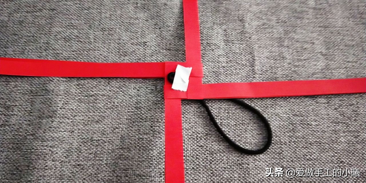 用纸做手工灯笼(手工教程:用四张纸条做成的折纸灯笼,漂亮有新意,快试