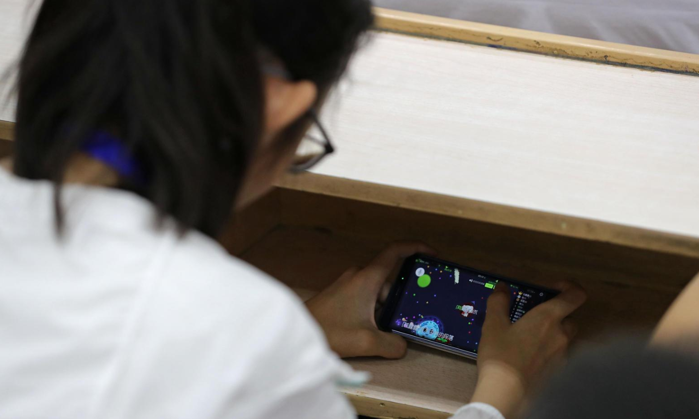 中学生“花样”藏手机，这些地方很靠谱，基本发现不了