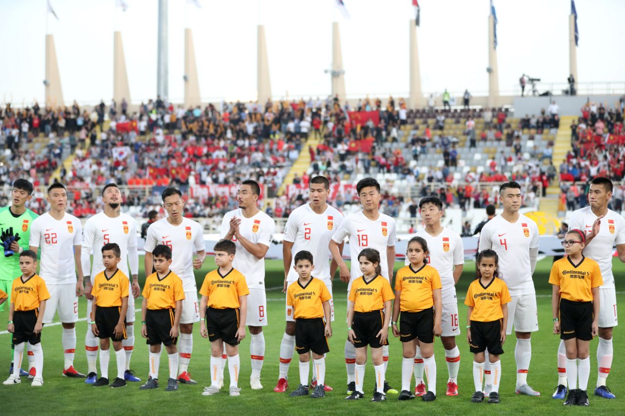 足球運動員為什么穿長袖（外媒：中國球員多喜歡穿長袖球衣，這是怎么了？）
