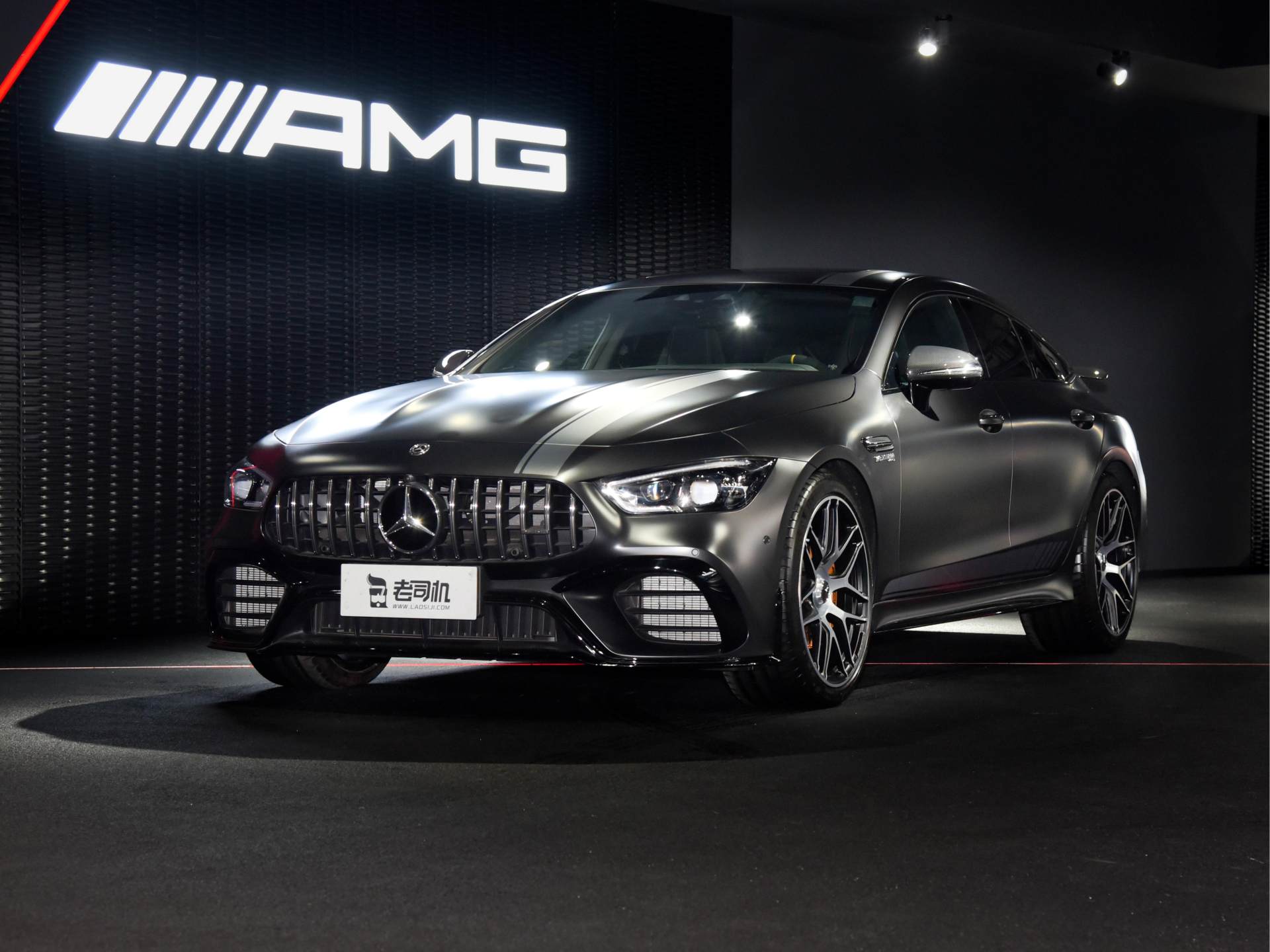 0 9at,超5米的大空间四门跑车,实拍奔驰amg gt