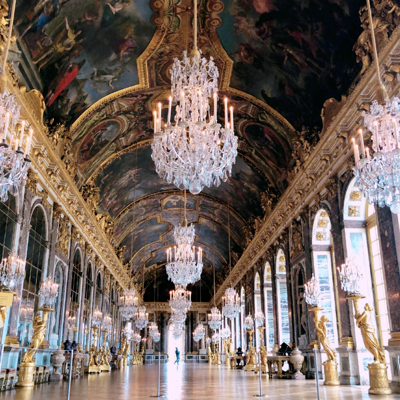 法国凡尔赛宫(世界五大宫殿之一的凡尔赛宫,建筑雄伟壮观,浮雕精妙
