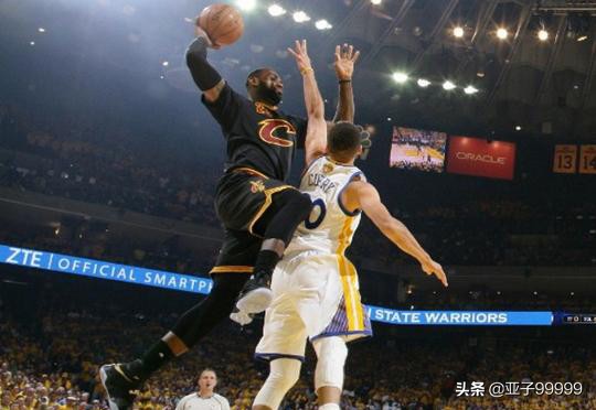 2016NBA全明星扣篮大赛全程</h2>

<p>　　很多球迷都记得詹姆斯的三双，记得欧文那一记准绝杀，记得詹姆斯的超级大帽，记得詹姆斯跪地的泪水，不过在比赛最后的10秒，有一个画面我们不得不提，那一记险些毁掉詹姆斯生涯的扣篮。 2016年总决赛，回顾那一记险些毁掉詹姆斯生涯的扣篮</p>

<p>　　<img alt=