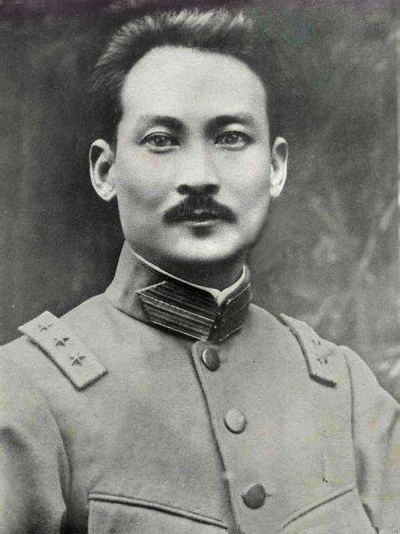 1925年8月23日，新婚不久的周恩来遭遇门卫枪击事件始末