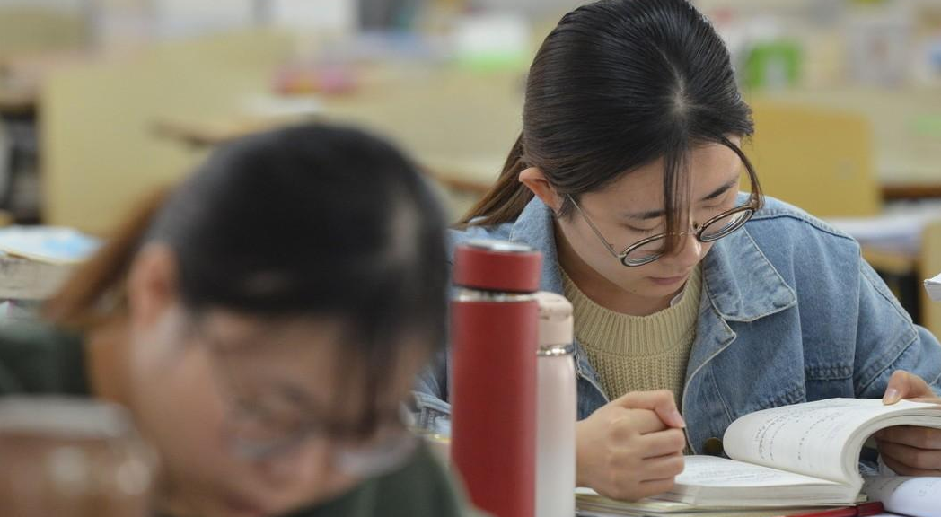 二本生扎堆考研，初试通过却在复试中屡遭淘汰，导师道出实情