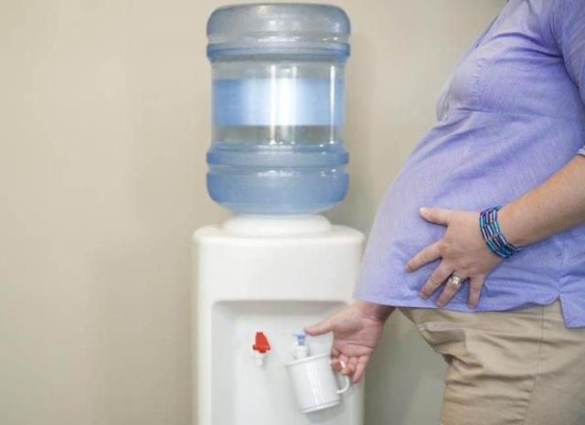 孕妇可以喝苏打水吗（正确的喝水方式孕妈要掌握）