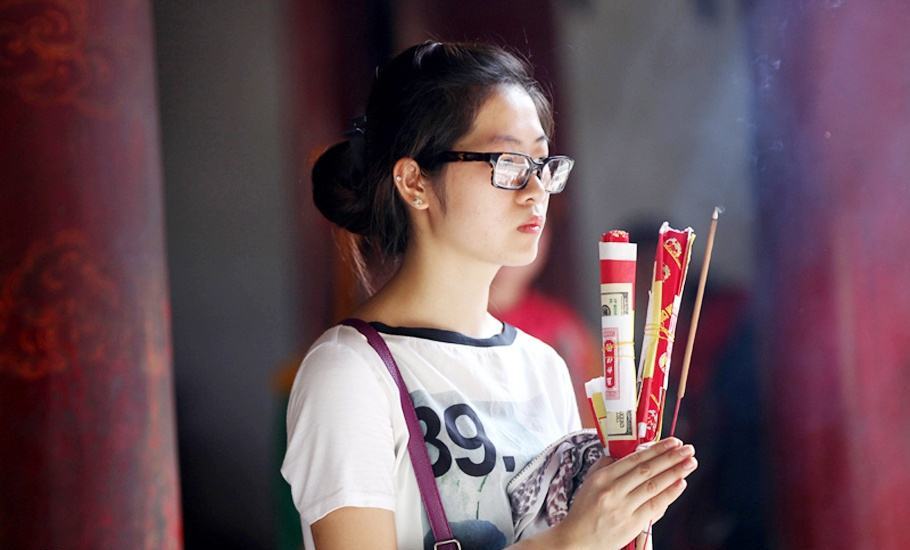 直击越南全国88万人高考！祈福和刷题一样壮观