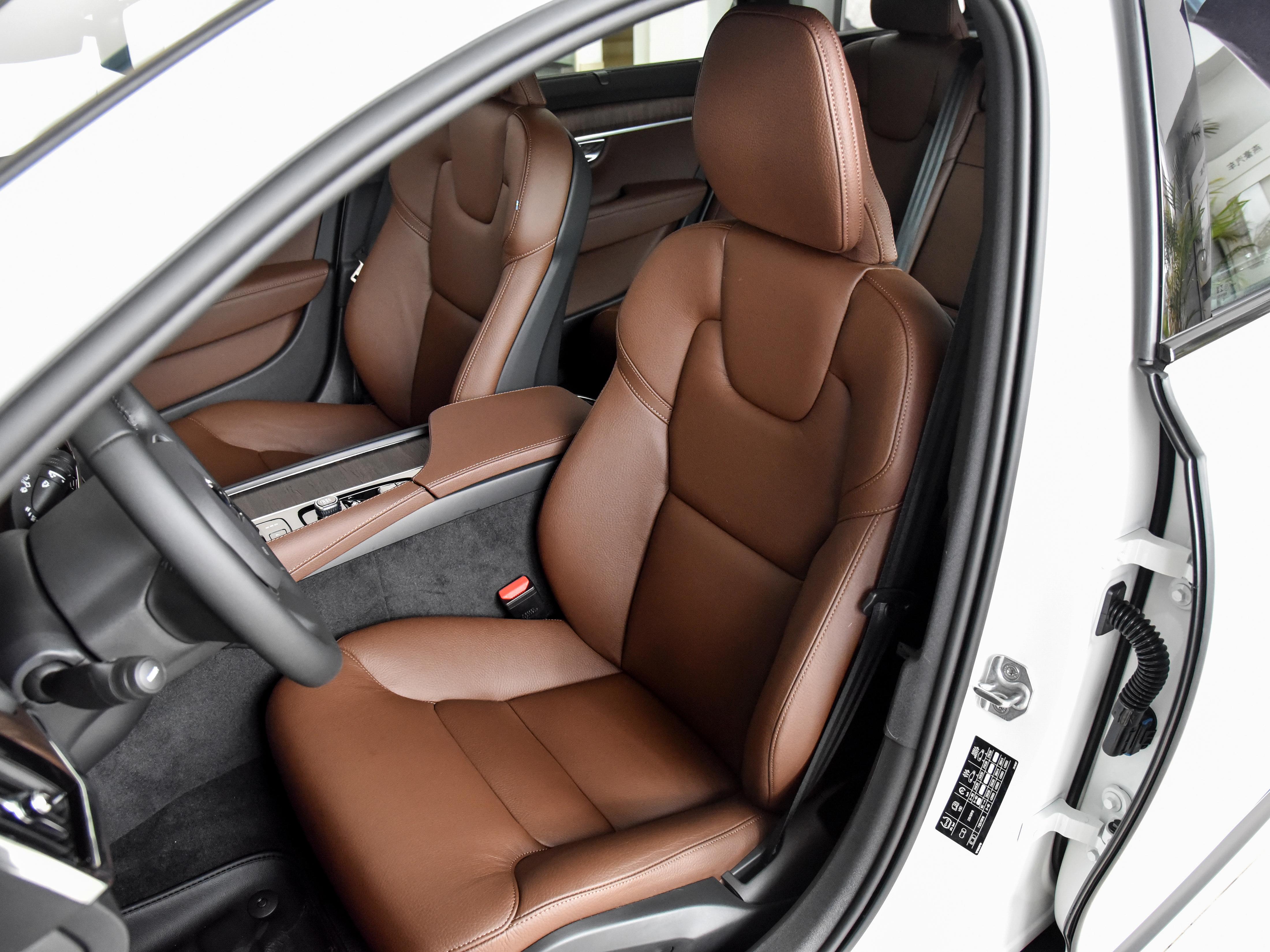 北欧进口旅行车，动力强配置高还能越野，沃尔沃V90