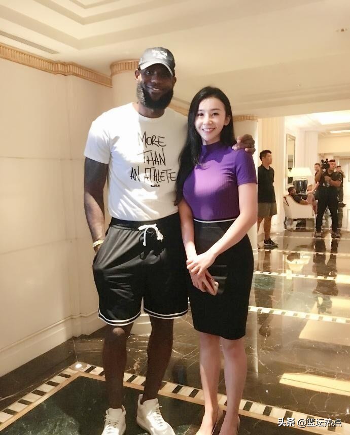 中国有哪些女生进了nba(中国最美NBA女主播张曼源, 结交强壮男友, 秀出完美身材)