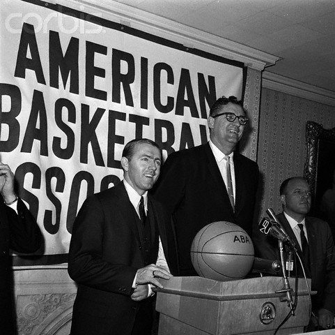 nba为什么叫麦肯(乔治-麦肯：重新定义篮球的巨人绅士，NBA史上第一位超级巨星)