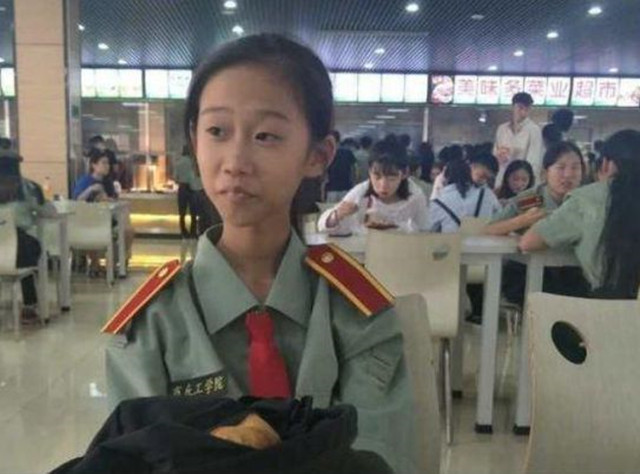 河南女孩九岁高考，十岁上大学，“神童”父亲的教育方式饱受非议