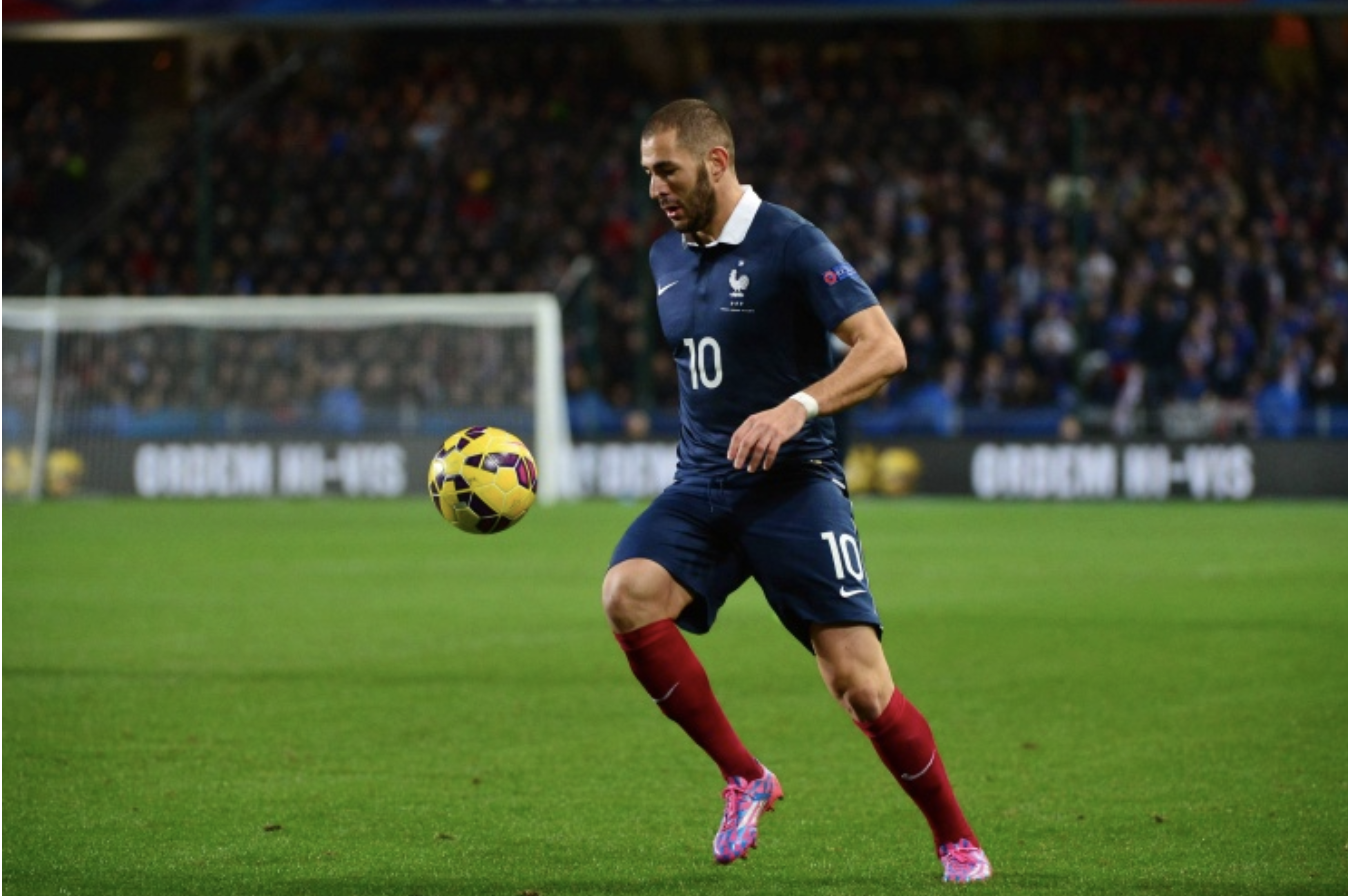 本泽马重返国家队,法国队球衣销量暴涨24倍)