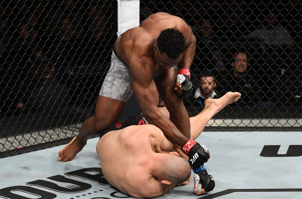 ufc凯恩为什么打不过铁血(ufc铁血战士26秒摧毁前重量级冠军凯恩,火力