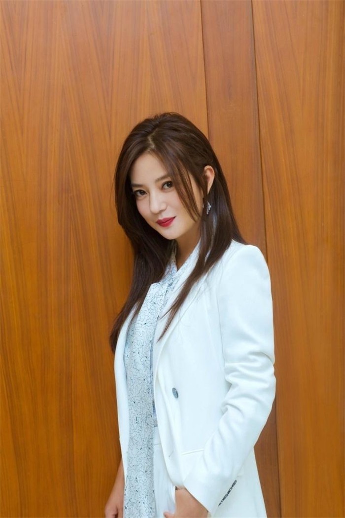 40岁女人发型图片大全(女人过了40岁该剪什么发型) - 赤虎壹号