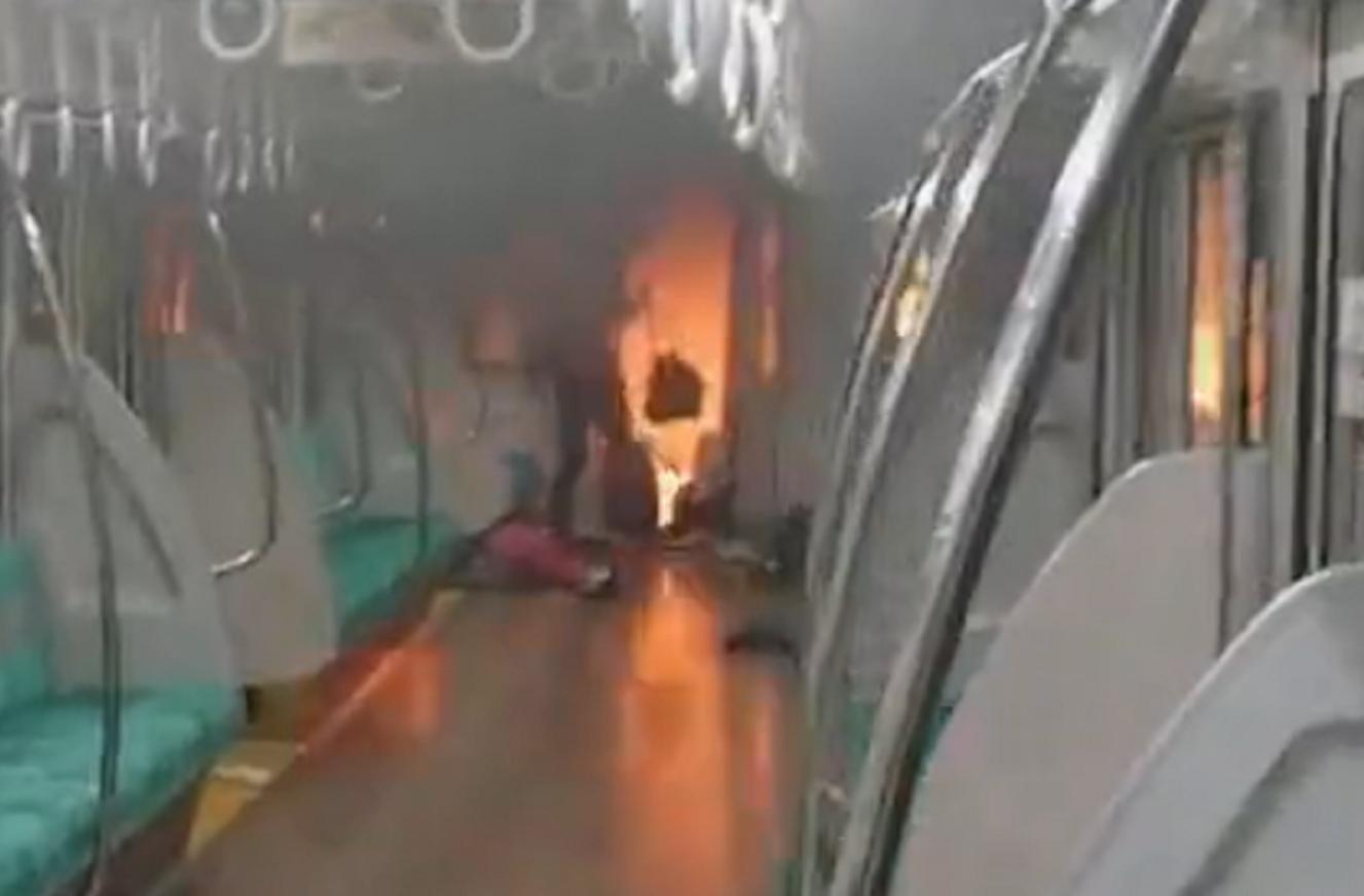 东京地铁爆发持刀伤人事件！至少6人被刺伤，凶犯还放火焚烧车厢