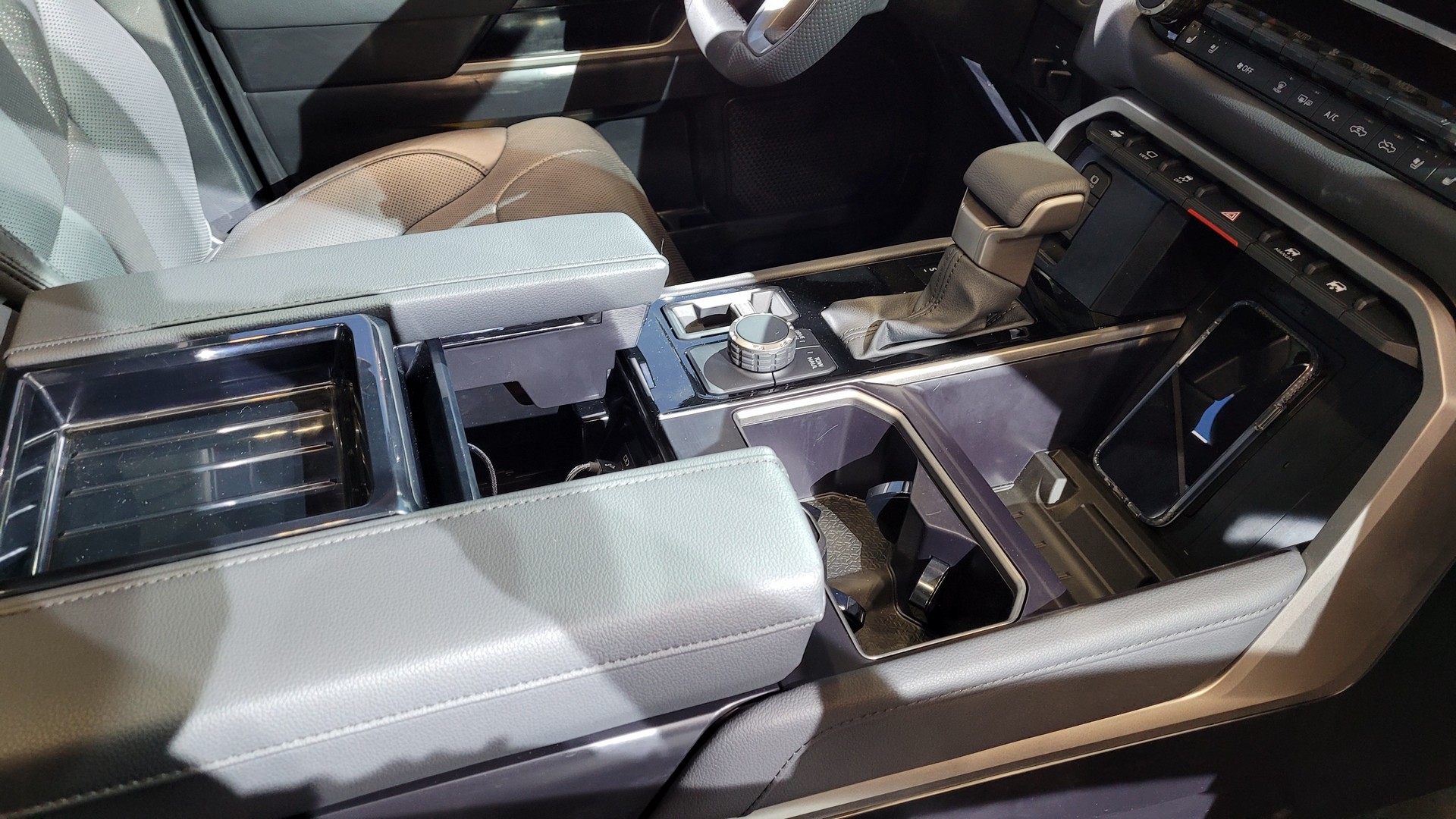 换装3.5T全新V6发动机和科技内饰，2022款丰田坦途皮卡正式亮相