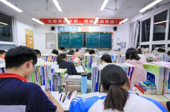 大学专业里，适合女生报考的有哪些？选对了或许就是人生赢家