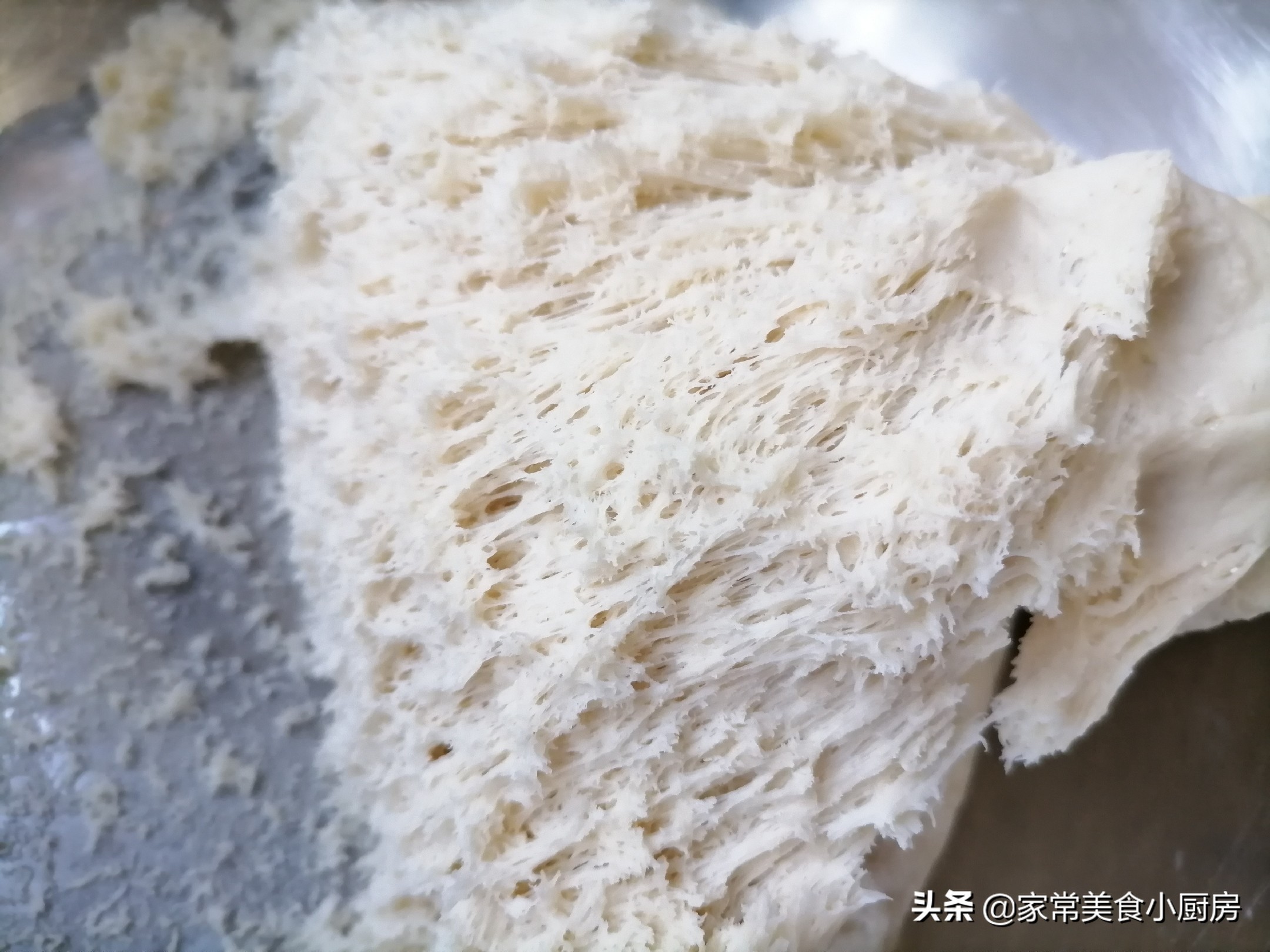 面粉需要发酵多久(馒头要发酵多久？只看时间并不可靠，注意这几点才能蒸一锅好馒头)