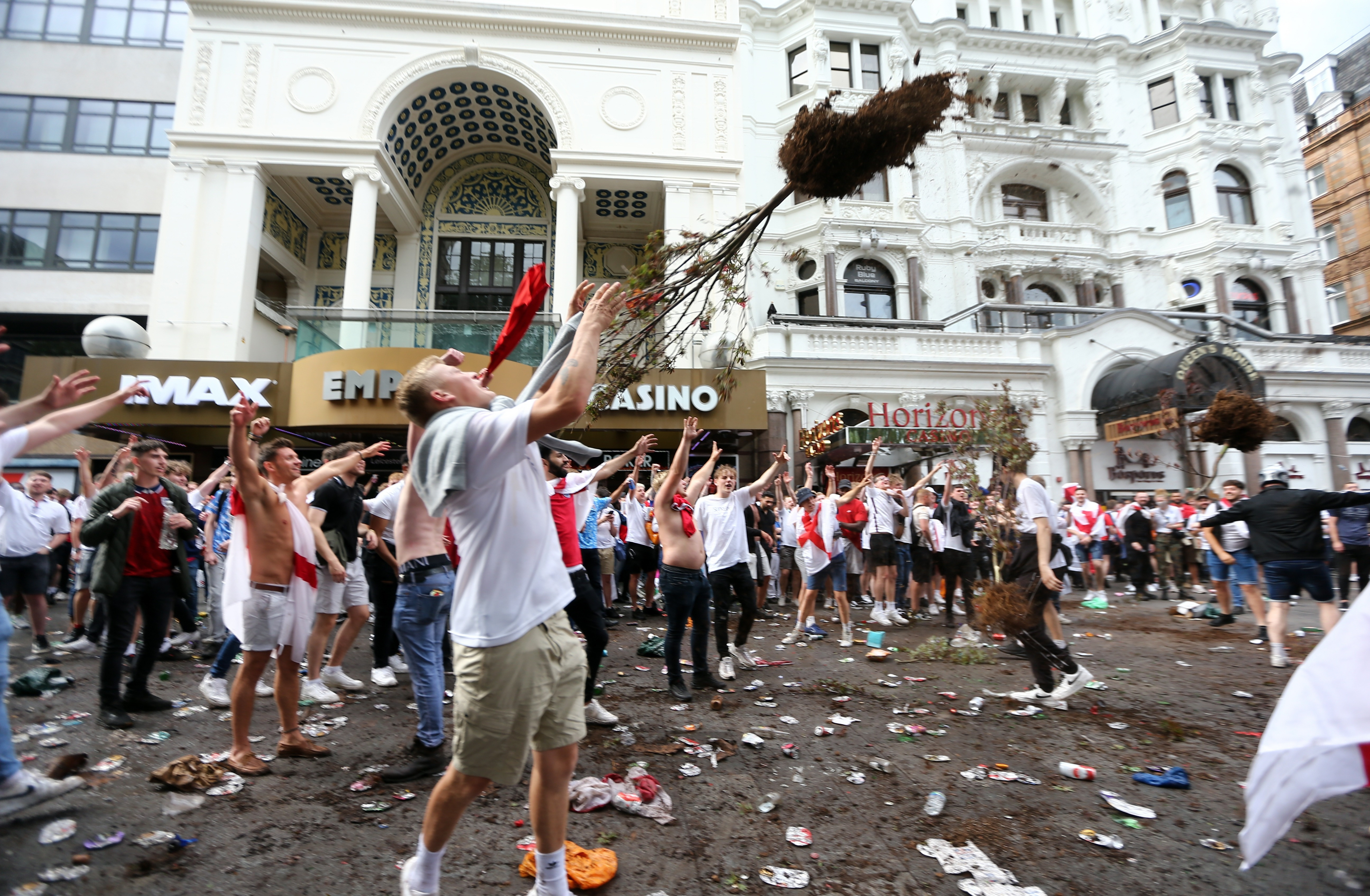 为什么有些男人不喜欢世界杯(英媒：英格兰球迷感到羞耻，现在就放弃申办2030年世界杯吧)