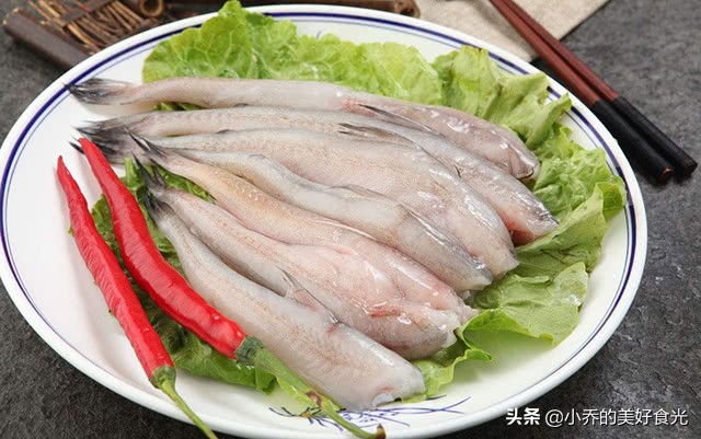 这鱼肉质细嫩刺稀少绵软,竟比豆腐还要嫩,健脾益气特别适合孩子