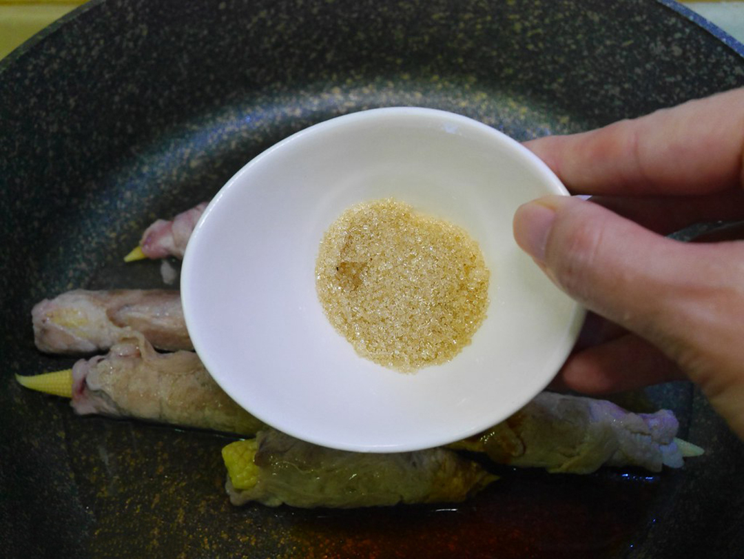 这道“玉米笋肉卷”，咸咸甜甜超好吃，新手必学、零失败料理