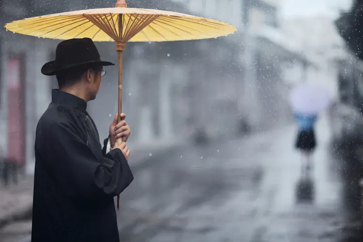 “雨巷诗人”戴望舒诗六首，堪称现代象征派诗歌的代表