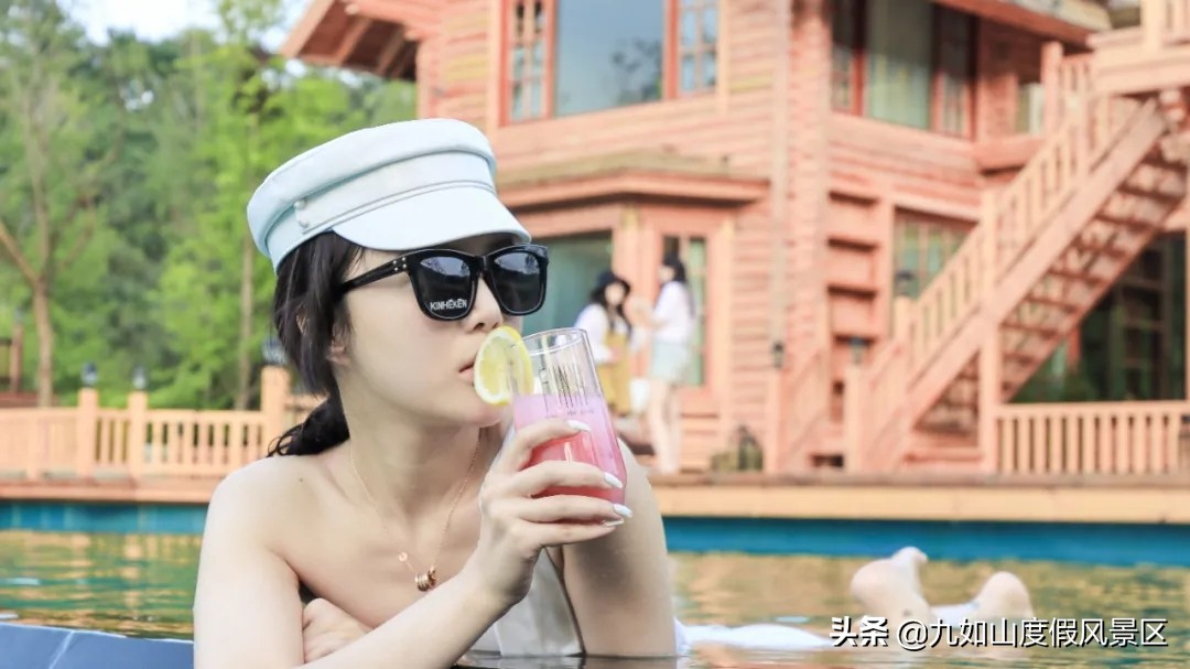 露营就是睡进帐篷？NONONO，这届年轻人都这么玩