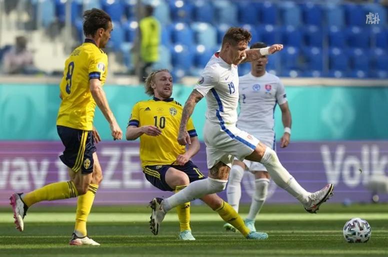 欧洲杯大连人德比上演：大半场沉闷，瑞典终获点球1-0胜斯洛伐克
