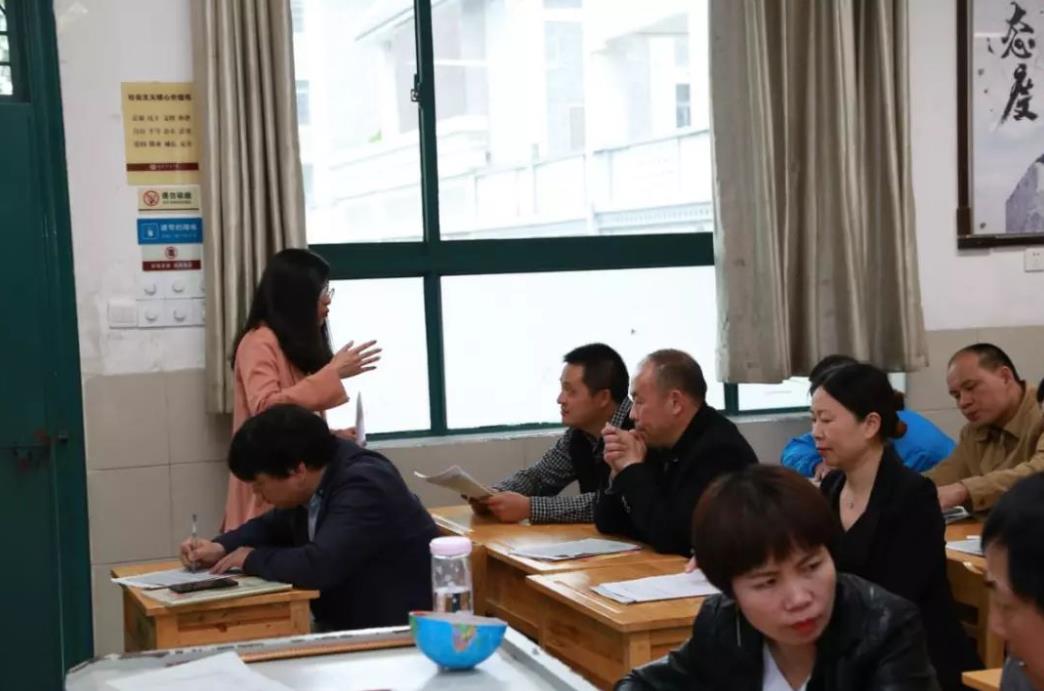 家长和老师如何配合才能让孩子快乐成长？在我看来，做到4点就行